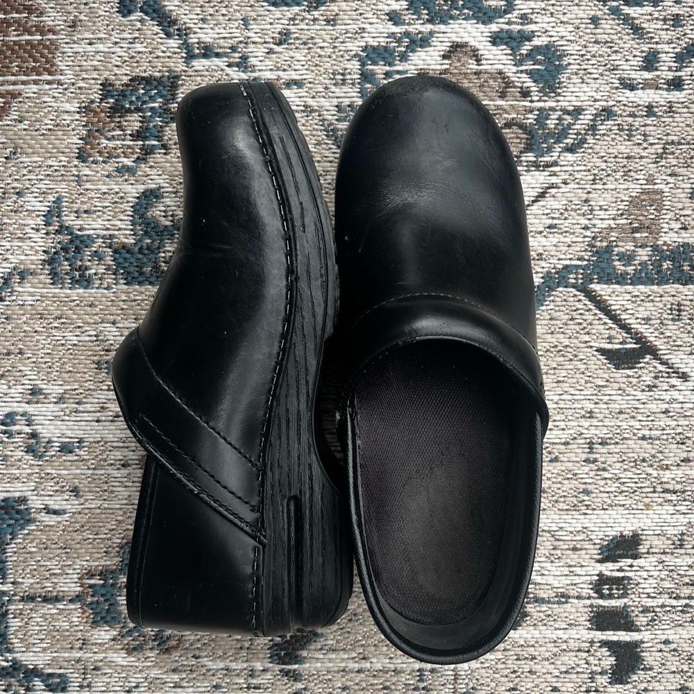 Black Dansko XP 2.0 Non-Slip Clogs